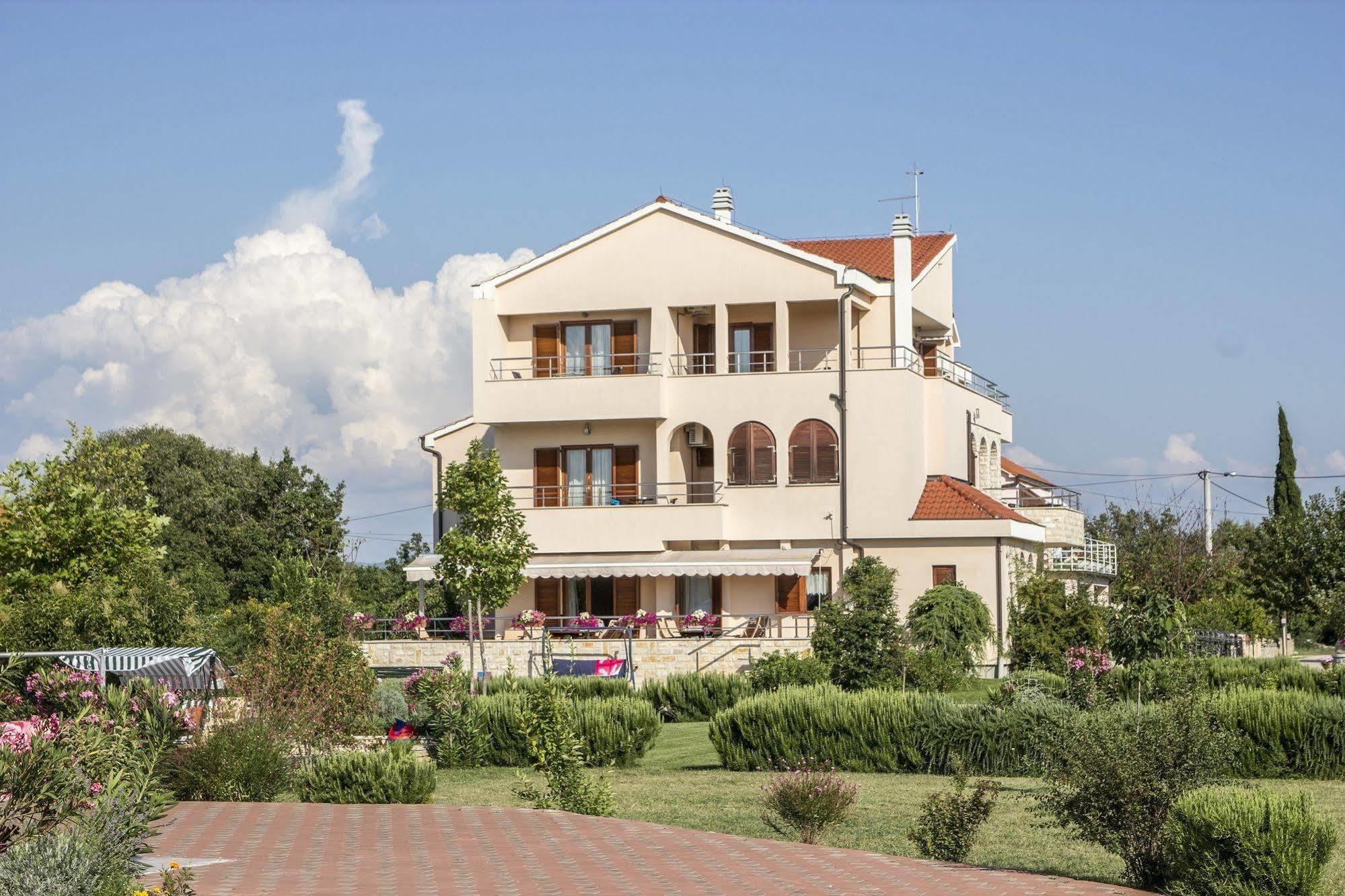Hotel Pansion Skelin Drinovci Exterior foto