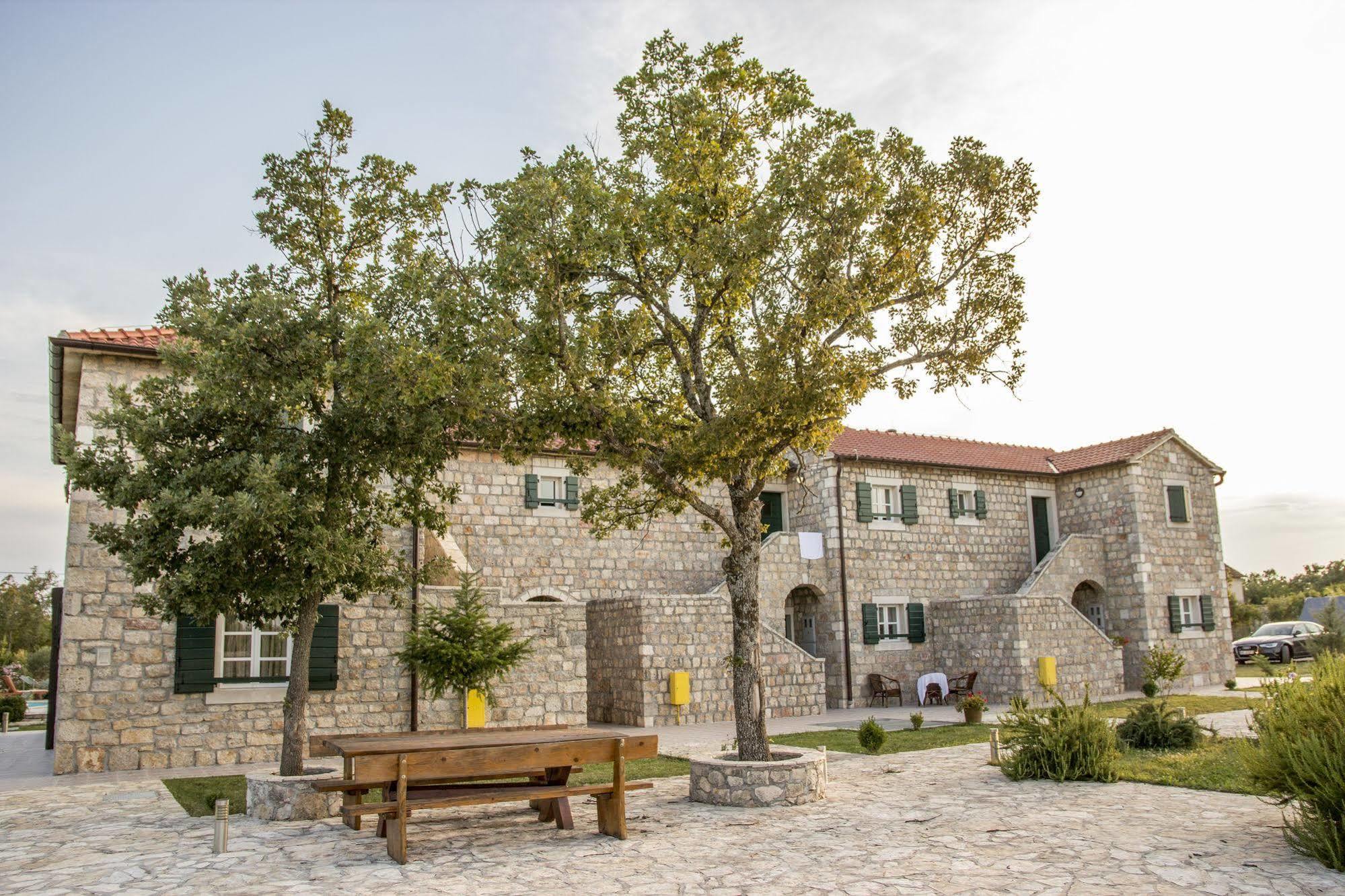Hotel Pansion Skelin Drinovci Exterior foto