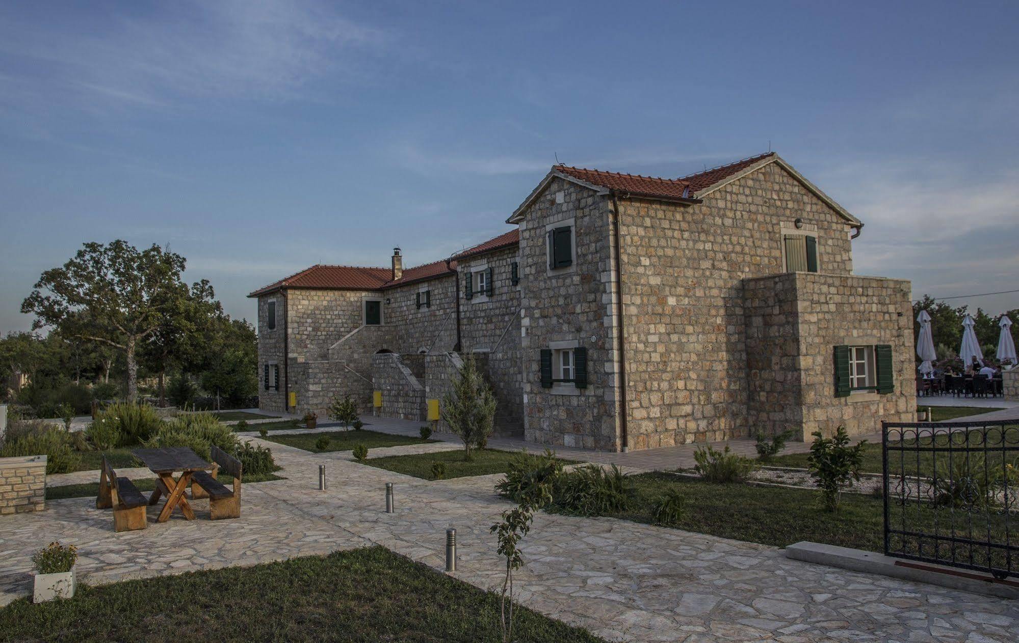 Hotel Pansion Skelin Drinovci Exterior foto