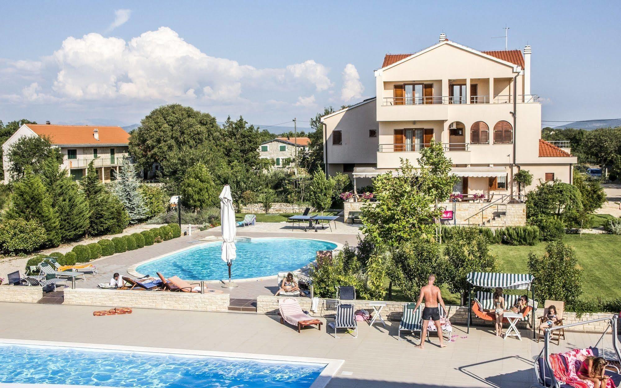Hotel Pansion Skelin Drinovci Exterior foto