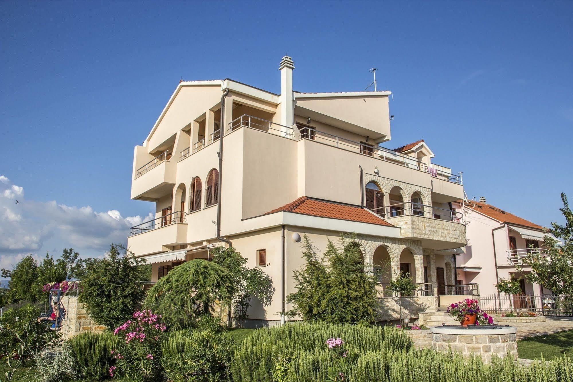 Hotel Pansion Skelin Drinovci Exterior foto